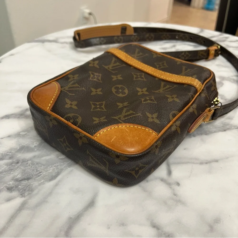Vintage Louis Vuitton | Danube PM Monogram Crossbody Bag - Picture 6 of 14